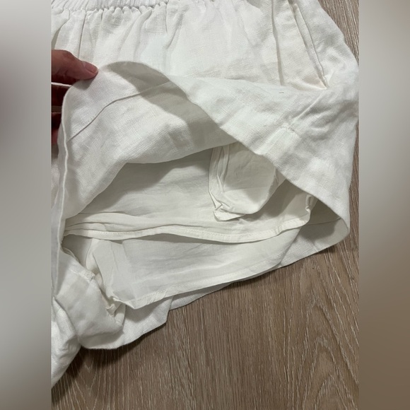 Reformation Mila Linen Shorts in white - Picture 3 of 6